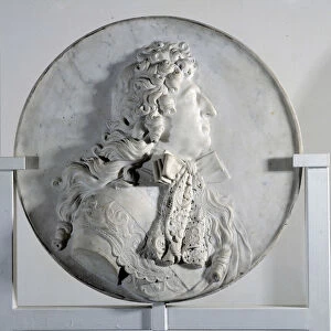 Low relief representing Louis XIV (1638-1715) in medallion (marble)