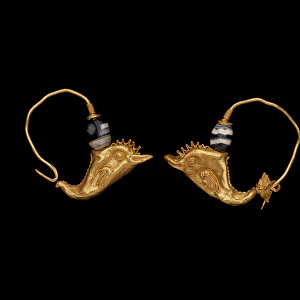 Pair of earrings with dolphins, 2nd-1st centuries B. C. (gold and banded agate)
