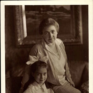 Photo Ak Empress Hermione with daughter, Second wife of Emperor Wilhelm II (b / w photo)
