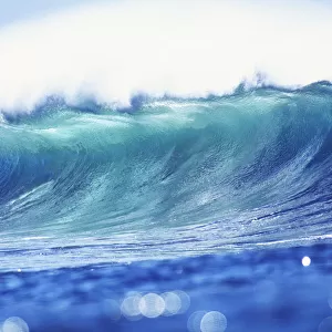 Hawaii, Oahu, North Shore, Curling Wave At World Famous Pipeline