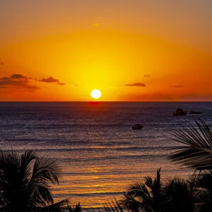 Sunset from Waikiki Beach, Honolulu, Oahu, Hawaii, USA
