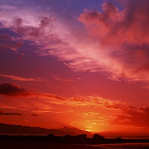 USA, Hawaii, Beautiful red Sunset; Oahu