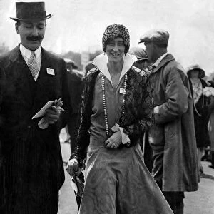 Husband and wife attending Royal Ascot. June 1928 P008629