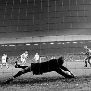 Liverpool (2) v. Servette (0). European Cup Winners Cup. September 1971 71-12067-016