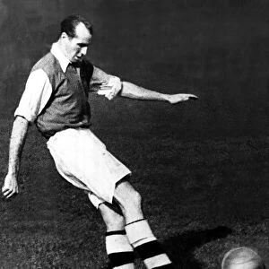 Wally Barnes Football Player of Arsenal - 15 / 10 / 1949