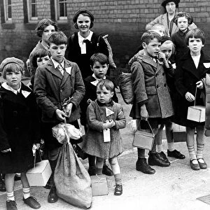 World War Two - Evacuation of children Tyneside children being evacuated in