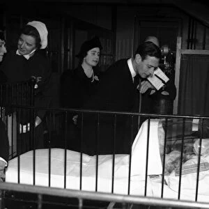 WW2 Air Raid Damage King and Queen at Childrens Hospital
