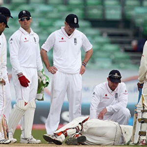 England Players Surround Sarwan After He Was Hit By The Ball