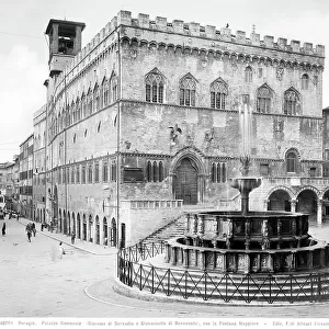 Palazzo dei Priori (Priors Palace) and the Fontana Maggiore in Piazza IV Novembre in Perugia, Umbria