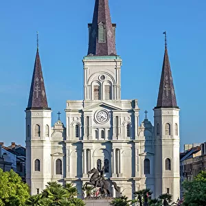 USA, Louisiana, New Orleans, French Quarter, Jackson Square, with Jackson's statue at center, and Saint Louis Cathedral