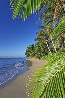 Hawaii, Molokai, A Small Deserted Beach On The South Shore, Lanai In The Background Hawaii, Molokai, A Small Deserted Beach On The South Shore, Lanai In The Background