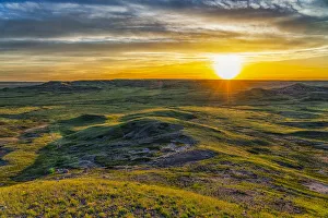 Vast landscape at dusk, Grasslands National Park, Saskatchewan, Canada Vast landscape at dusk, Grasslands National Park, Saskatchewan, Canada
